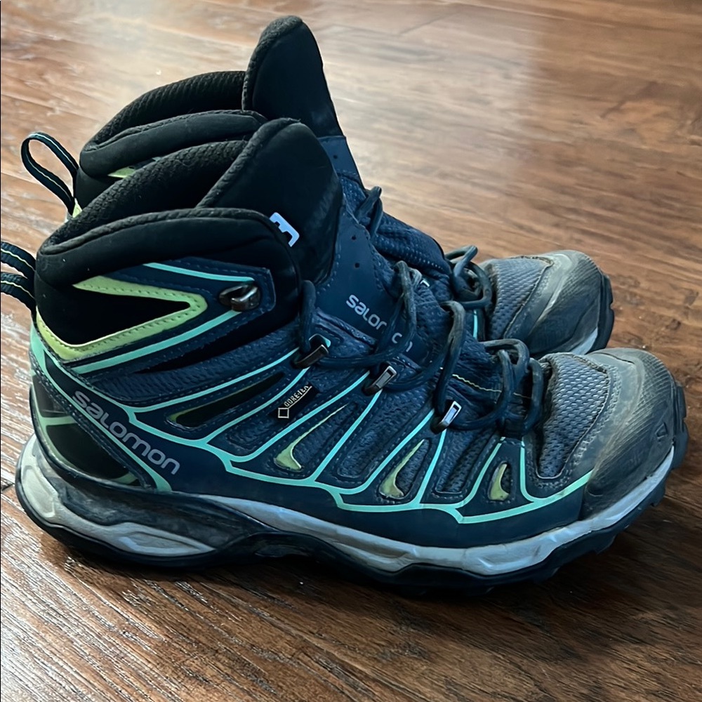 Salomon X Ultra women’s hiking shoes